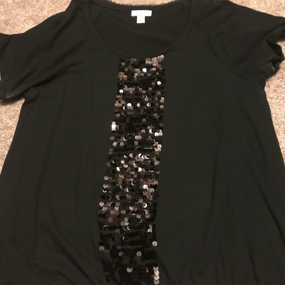 Black short sleeve shirt